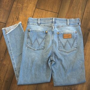 Wrangler Women's Classic Light Blue Straight Leg Jeans